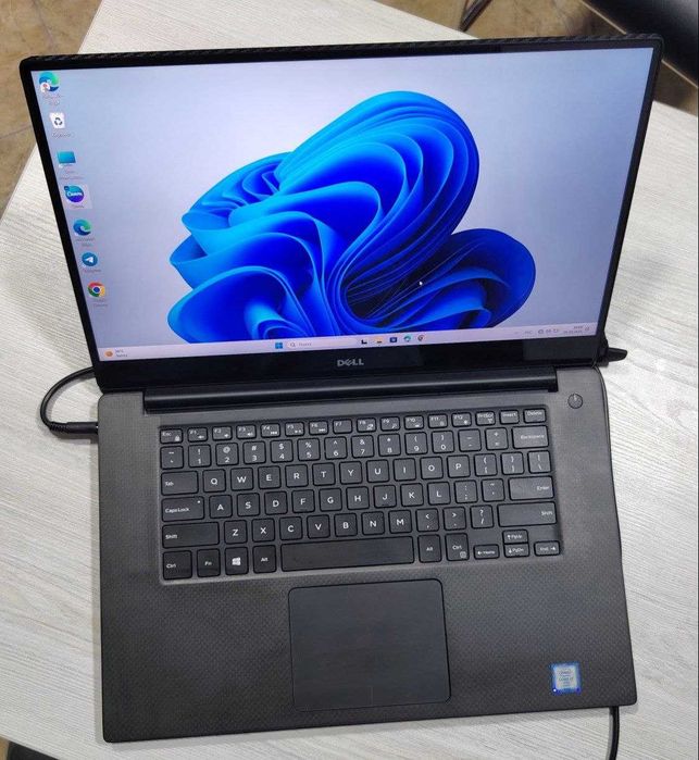 Dell XPS 15 carbon 15.6” 4K IPS I7-6700HQ 16GB/512SSD NVMe/ 930M - 2GB