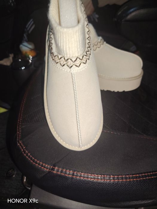 Ayollar uchun qishki oyoq kiyimlar.