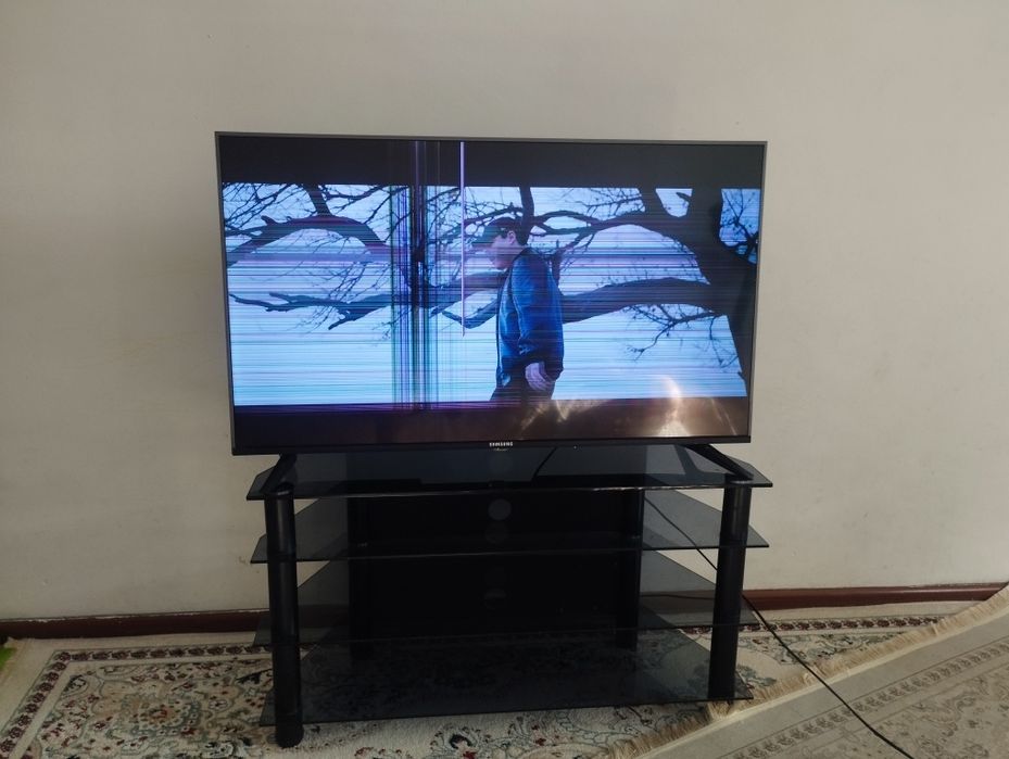 Продам Телевизор и тумбу