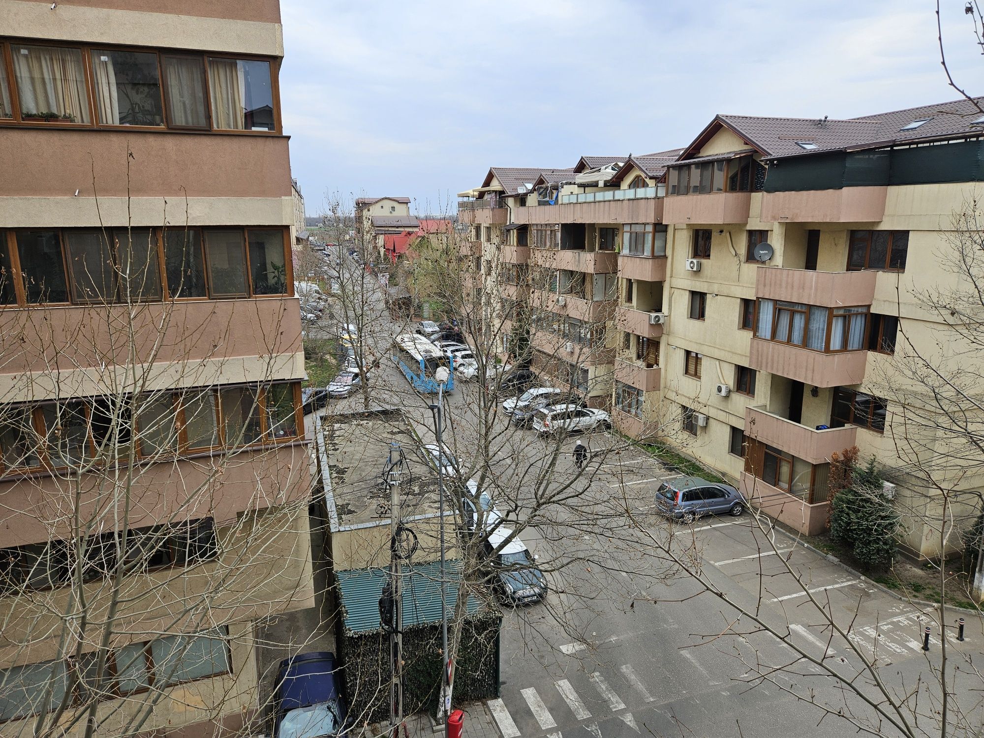 Inchiriere Apartament cu 3 camere si 2 bai, Prelungirea Ghencea 45