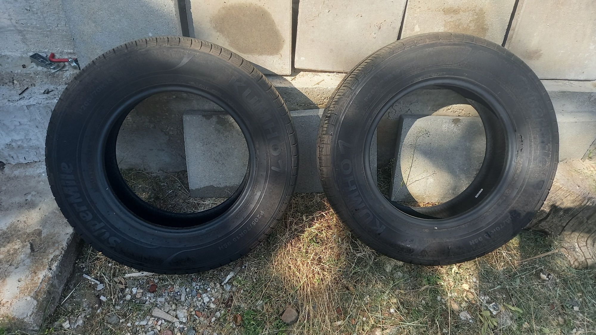 Продавам 2 броя летни гуми Кумхо, оригинални