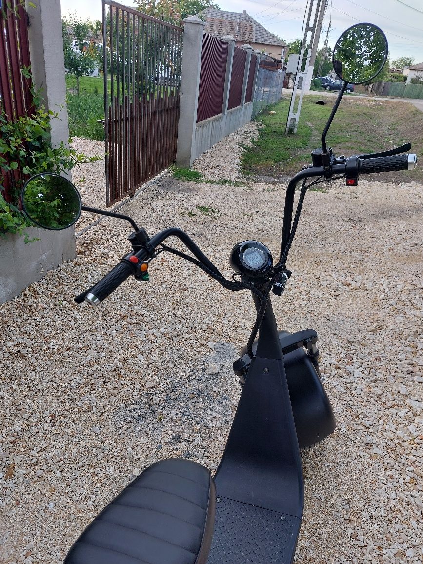 Scuter/moped electric