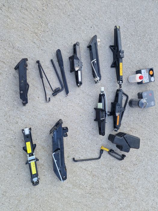 Cric Dacia Duster nou, neutilizat