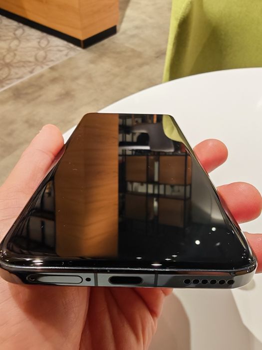 Vând Honor Magic 6 Pro 12GB RAM și 512GB stocare