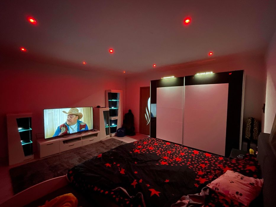 Vănd casă in iecea mare cu 3 băi + Garaj / centrală / terasă