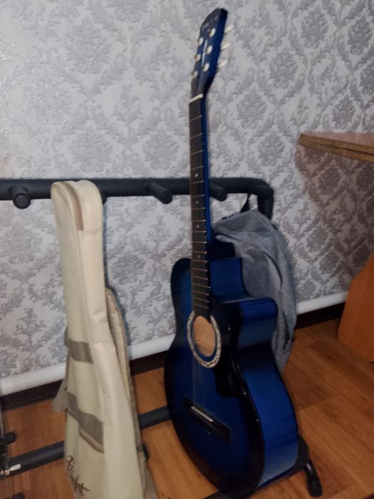 Акустическая гитара