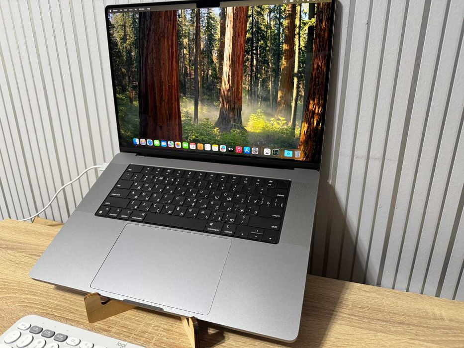 MacBook Pro 16" M1 Pro • 16/512 ГБ • 100% батарея (21 цикл)