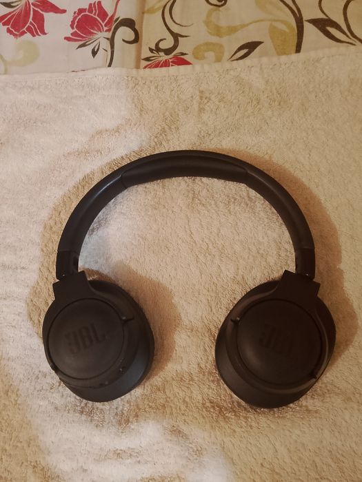 Продам наушники jbl 720