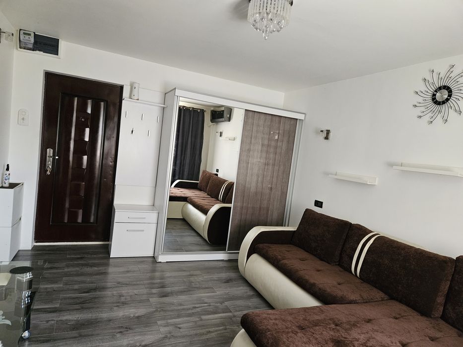 Închiriez garsonieră