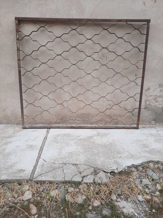 Решетки металлические. В хорошем состоянии.