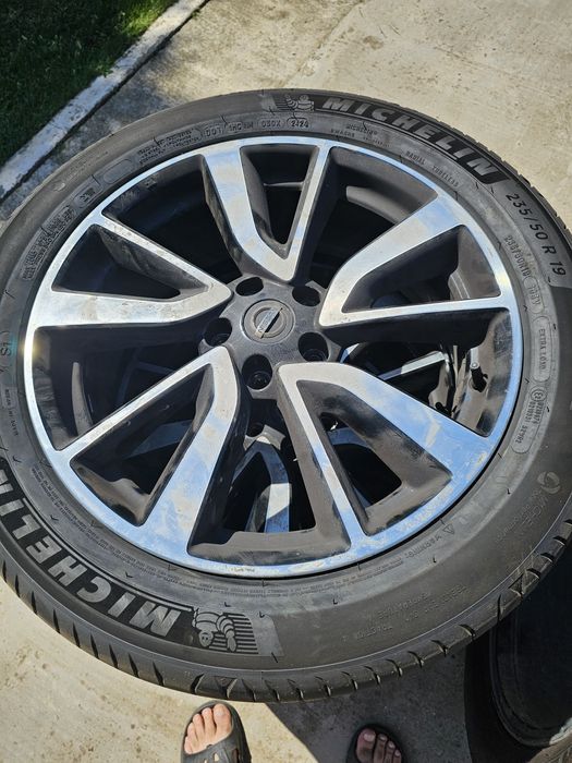 Jante Nissan cu cauciucuri Michelin