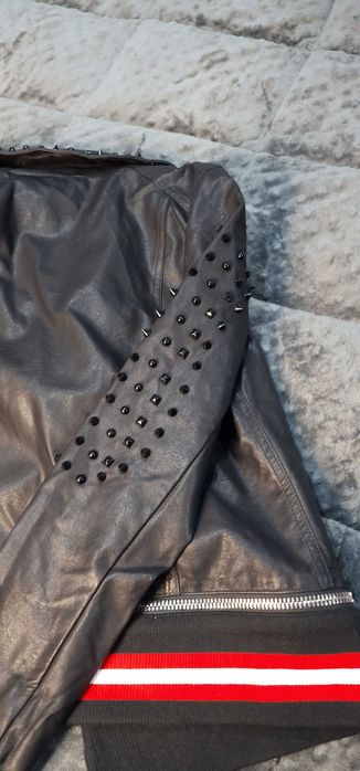 Geaca neagra cu tinte