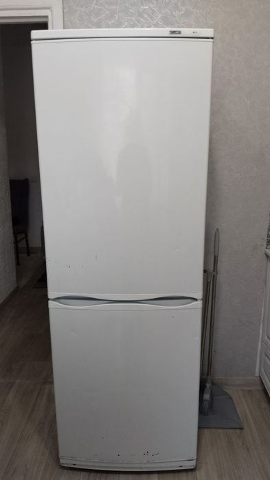 Продам холодильник Атлант
