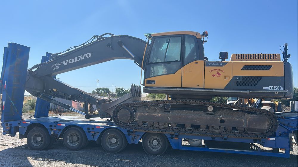 Vand sau inchiriez utilaje de constructii excavator vola basculante
