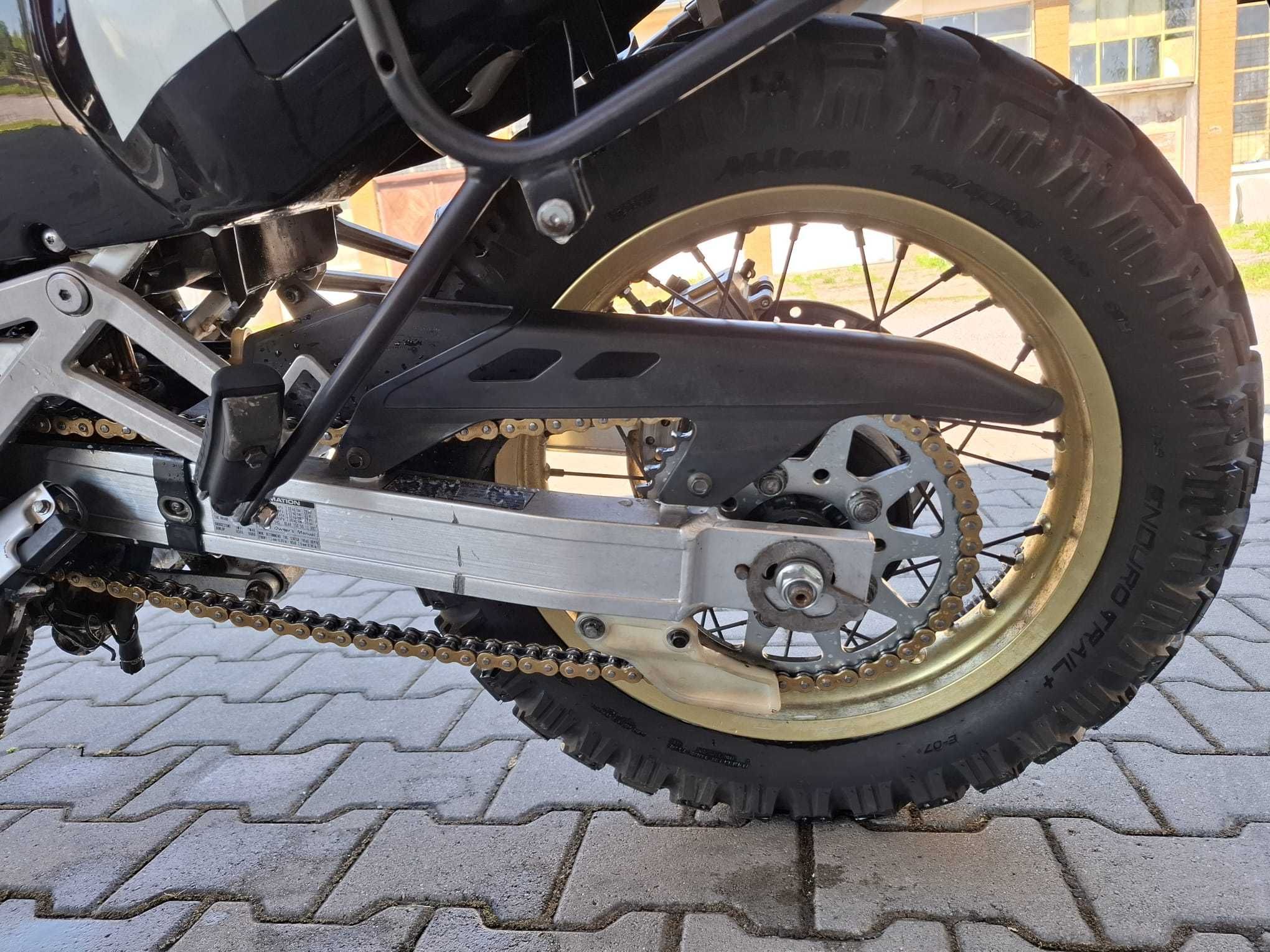 Honda Africa Twin 750 Rd04
