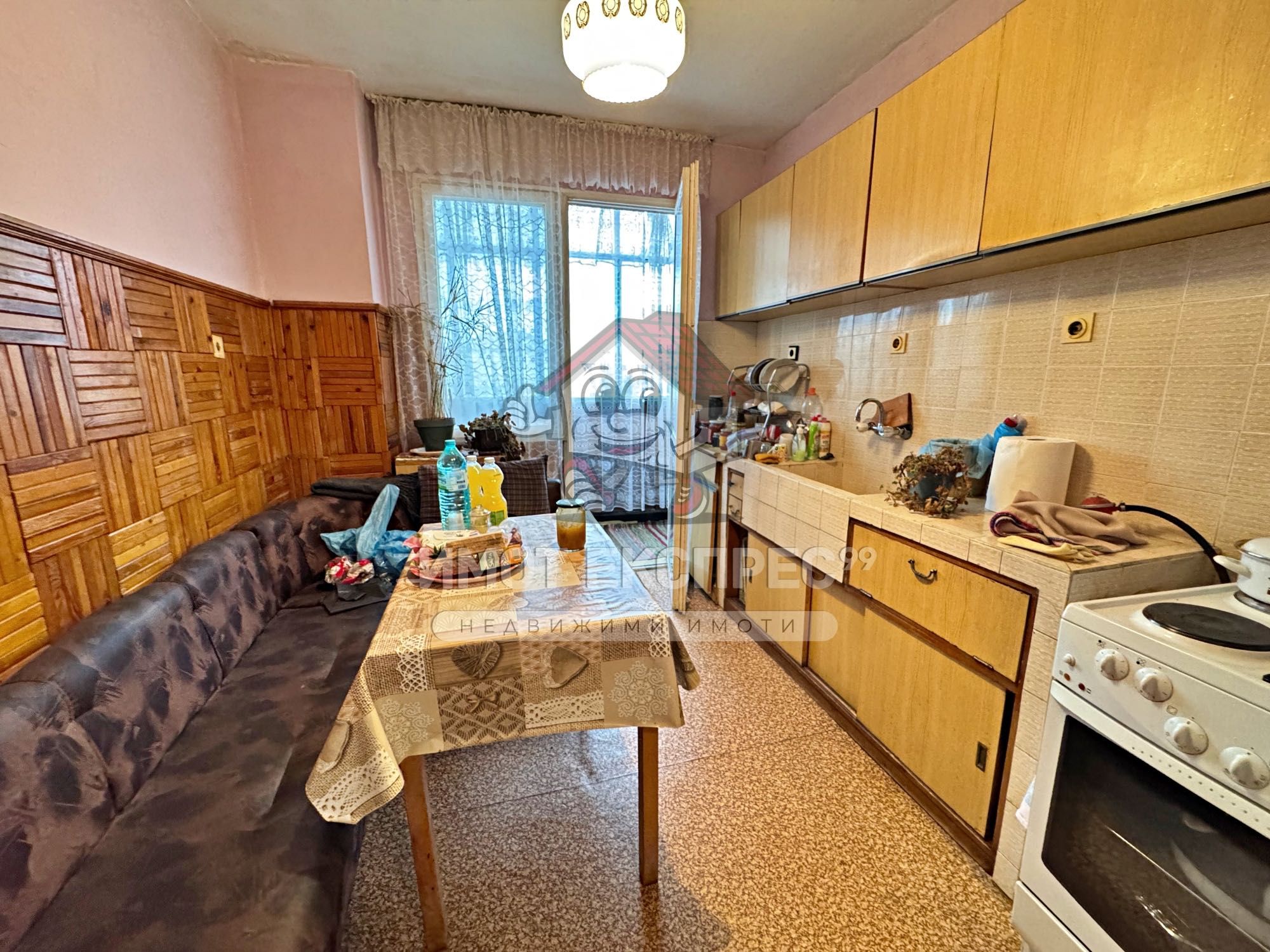 Многостаен апартамент, с 4 стаи, в Централна градска част