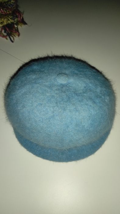 Дамски шалове и шапки