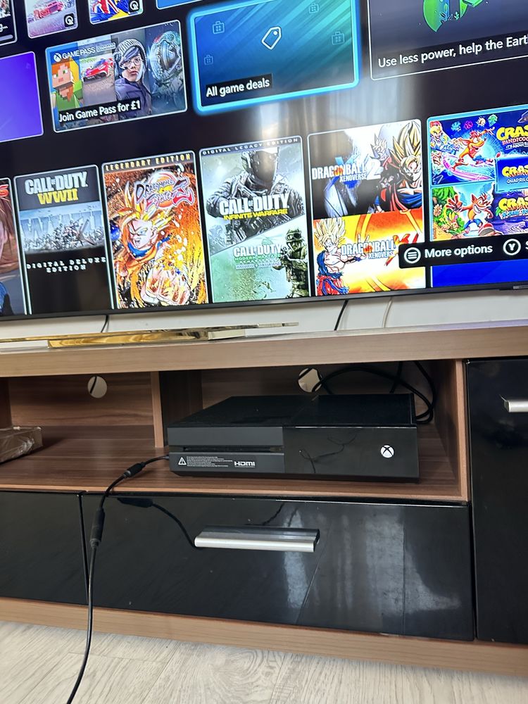 Vand xbox one + maneta + 4 jocuri