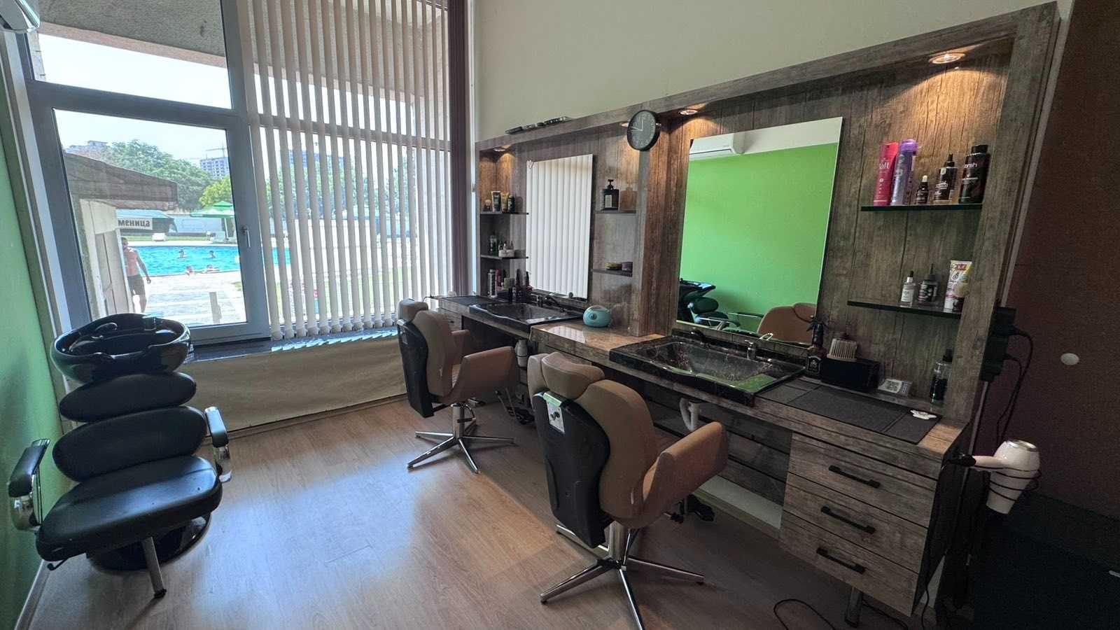 Продавам  ПРОФЕСИОНАЛНО оборудване за BARBER услуги СПЕШНО