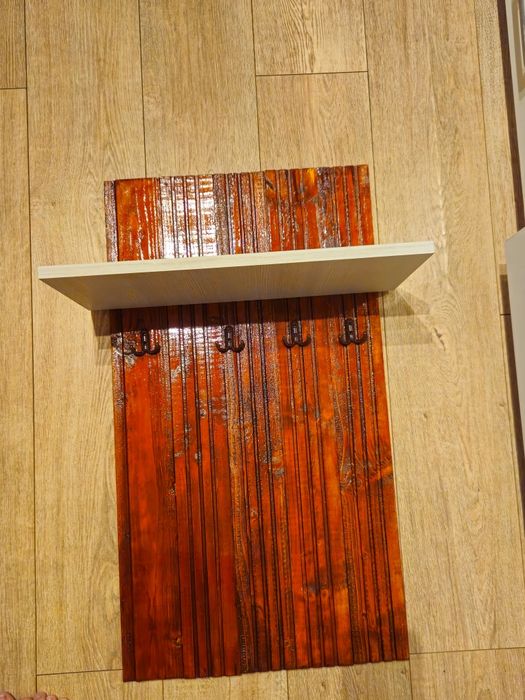 Cuier pentru hol cu polița