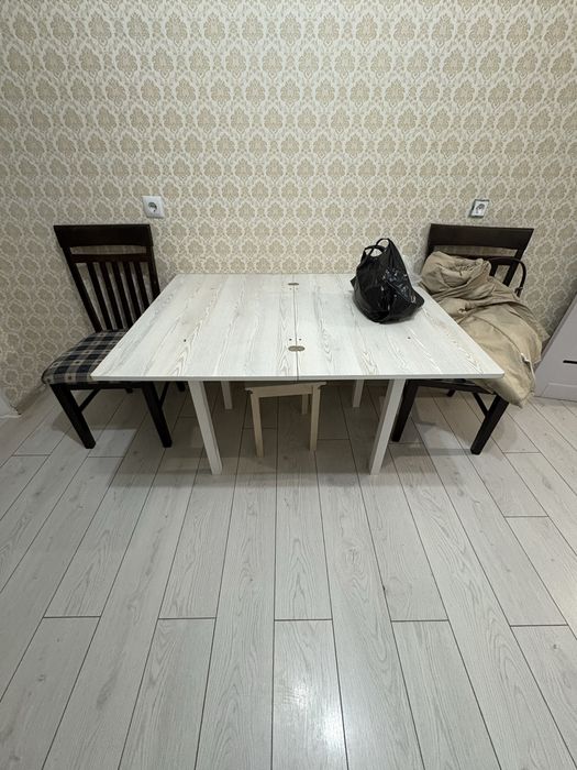 Продам стол с табуретками 2 шт