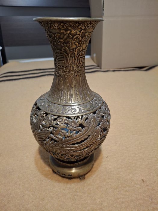 Vaza din alama pentru decor / flori.