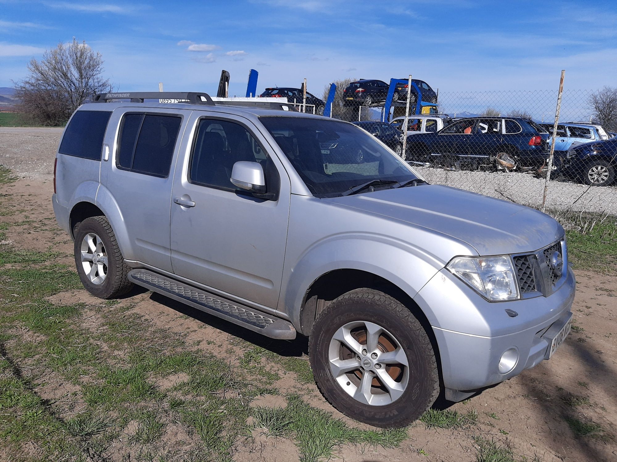 За части Nissan Pathfinder 2500 дизел автоматик нови гуми Goodyear