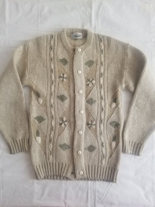 Кофта тёплая на девочку 9-11 лет. Р-н Универмага.