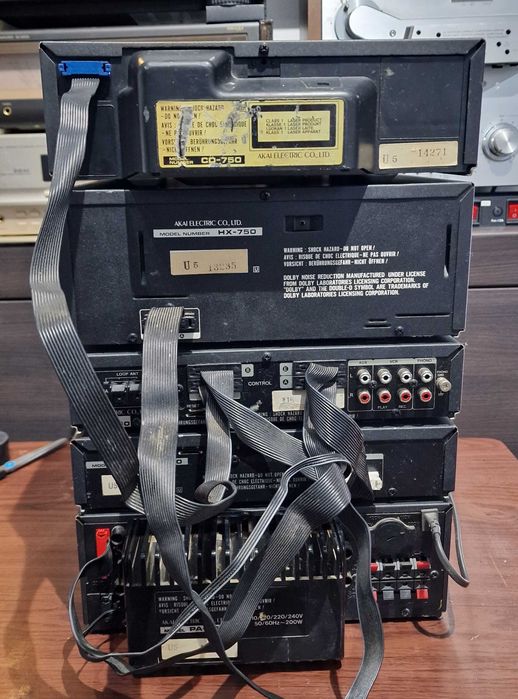 Minisistem audio AKAI 750 defect