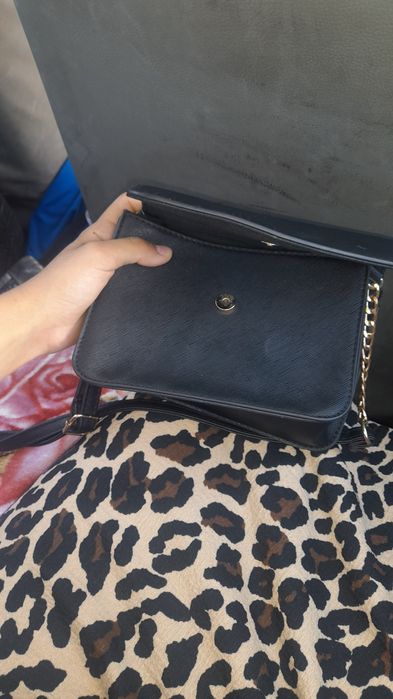 Vând gentuta neagra superba