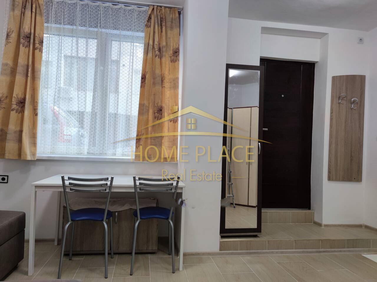 Дава се под наем Тристаен апартамент в Варна, Лятно кино Тракия - 55 кв.м за 306 € - Снимка #1