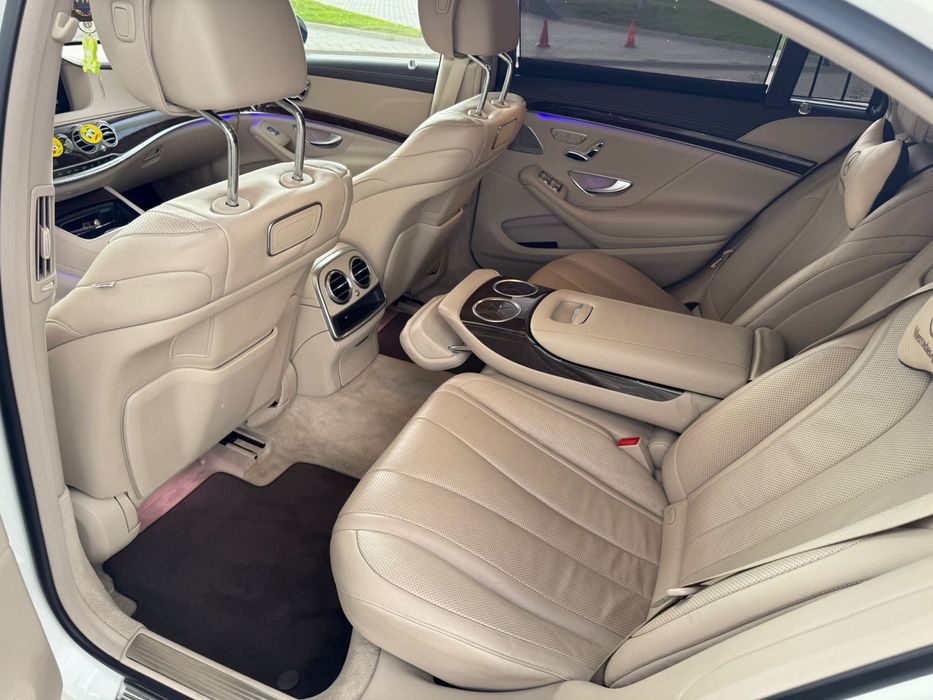 Mercedes S 450.