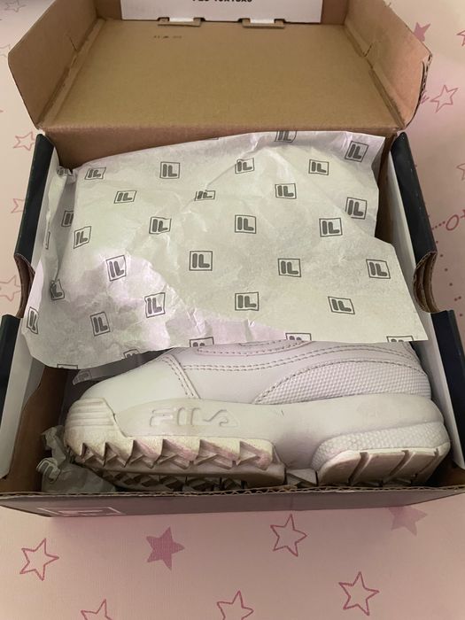 Детски бели кецове фила