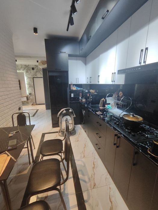 Юнусабад 4 2/4/10 Евро с Обст Шохсарой Срочная продажа