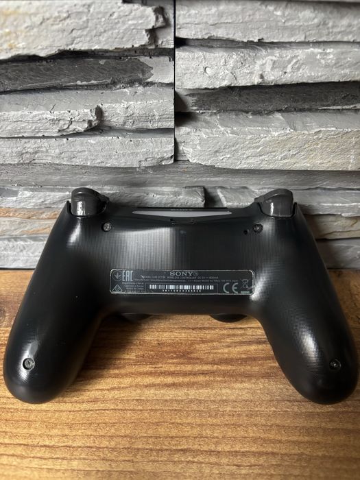 PlayStation 4 Pro с 10+ игри