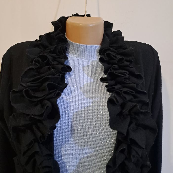 Женский одежда,чёрный раз.48.цена,80.000с