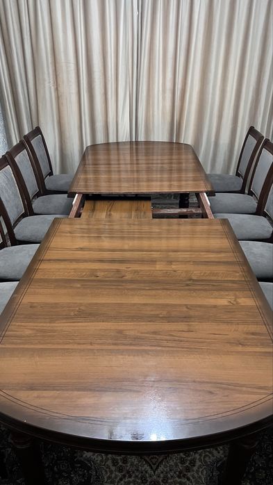 Стол, стуля.