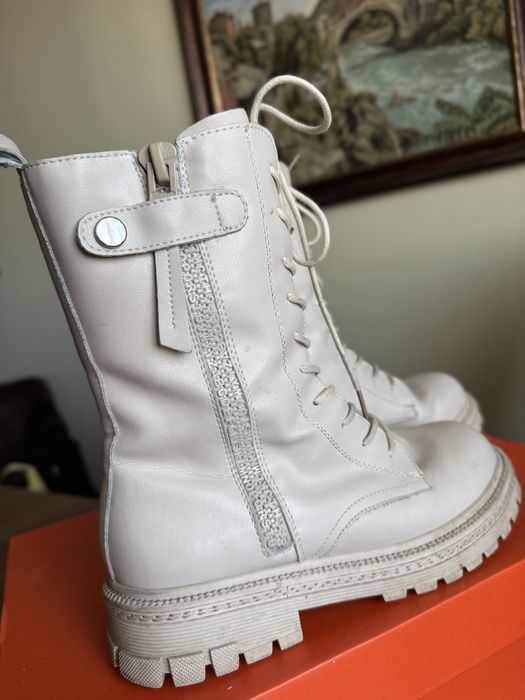 Бели кубинки от естествена кожа , с топла подплата отвътре