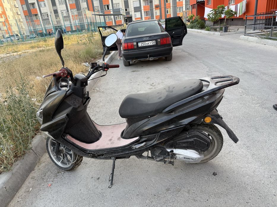 Макси скутер мапед