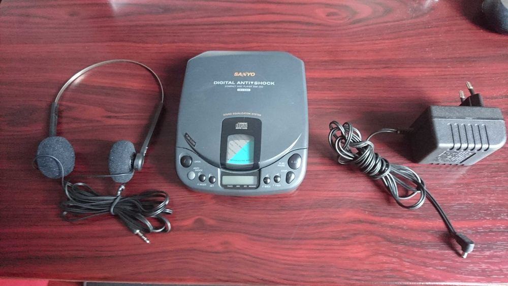 Sanyo ,old school vintage cd player