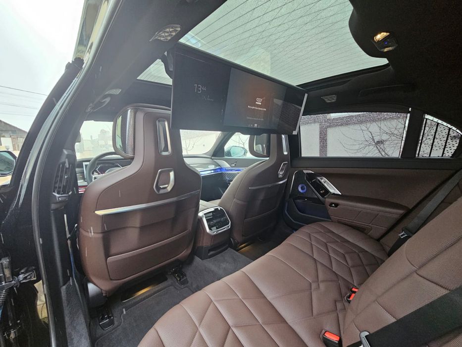 BMW 740d / 2025 / mild hybrid