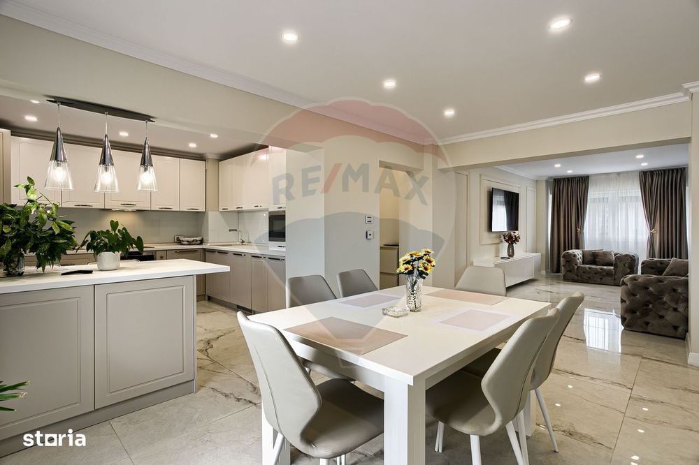 Apartament spectaculos de vanzare:  4 camere, 2 băi, zona Vlaicu