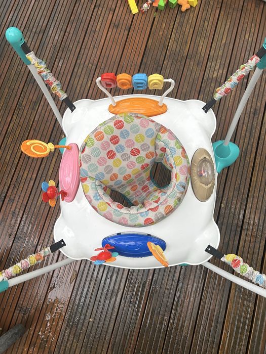 Jumper interactiv pentru bebeluși – Distracție și mișcare în siguranță