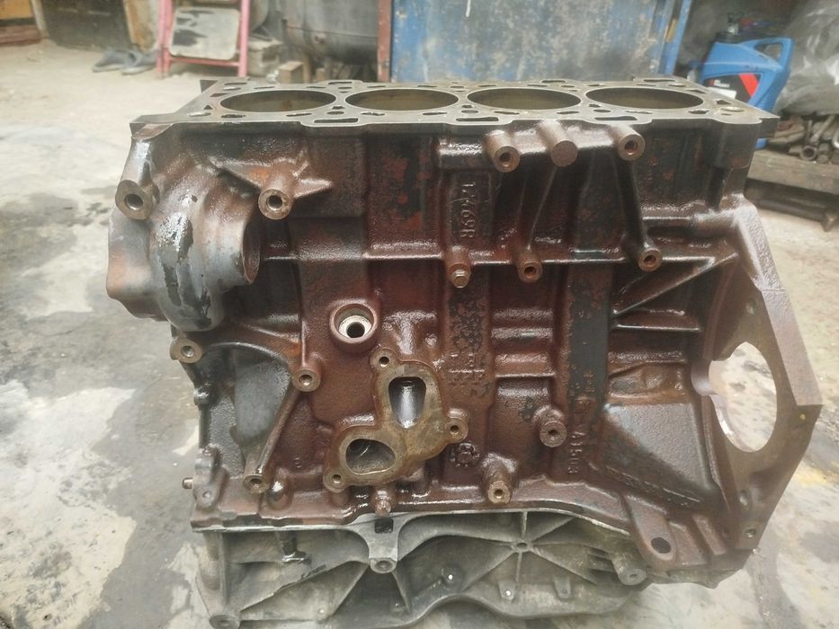 Vand Bloc motor 2.3 si 4 Pistoane cu biele Renault Master 3
