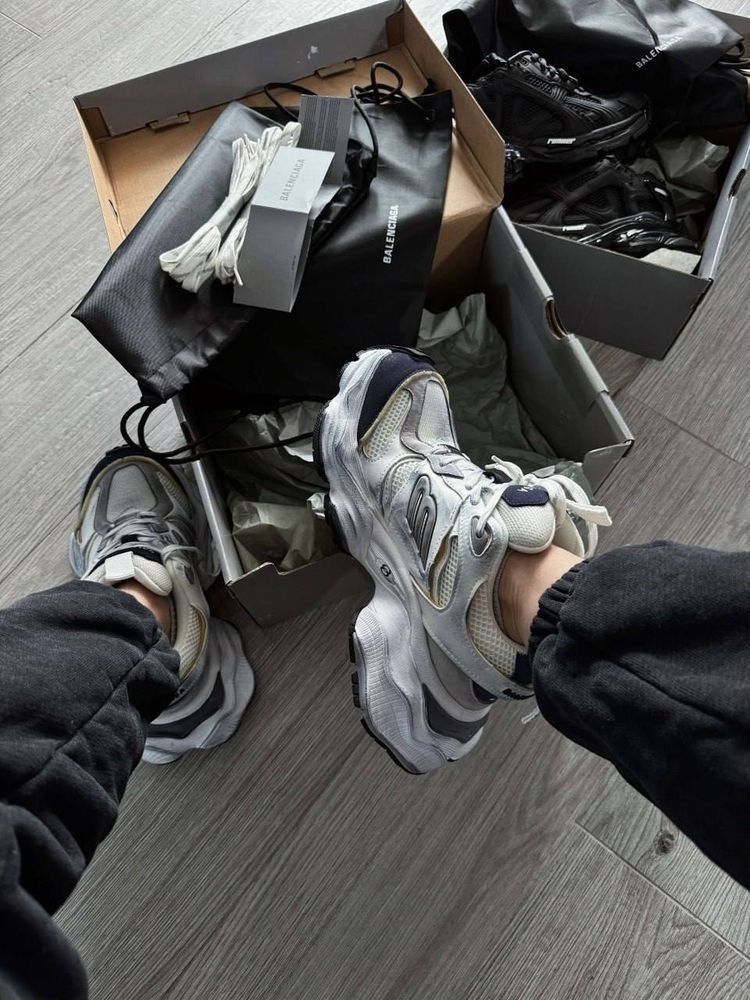 Balenciaga cargo