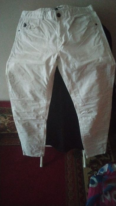 Продам женские джинсы