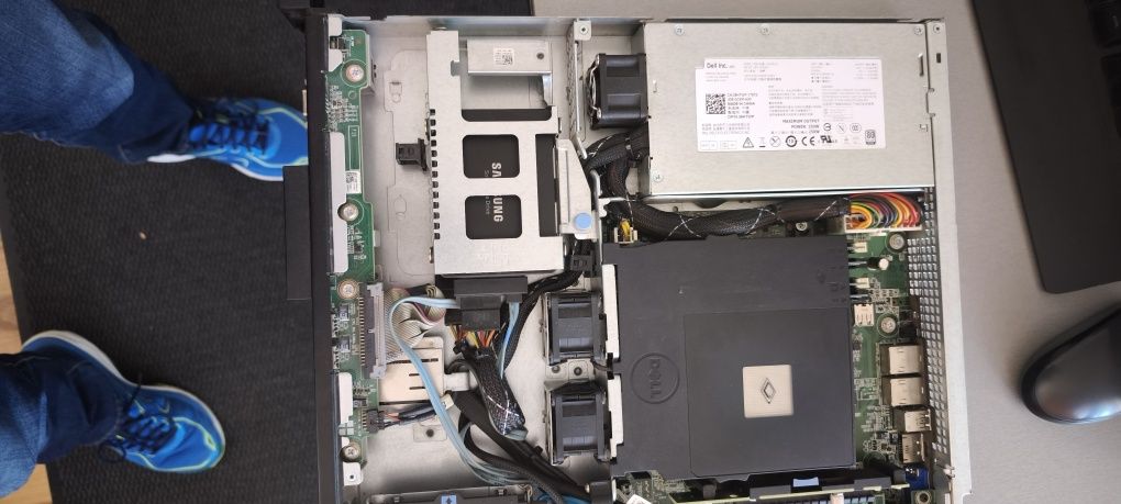 Server Dell R220 rackabil,16 Gb Ram,SSD 256 Gb,stare nouă