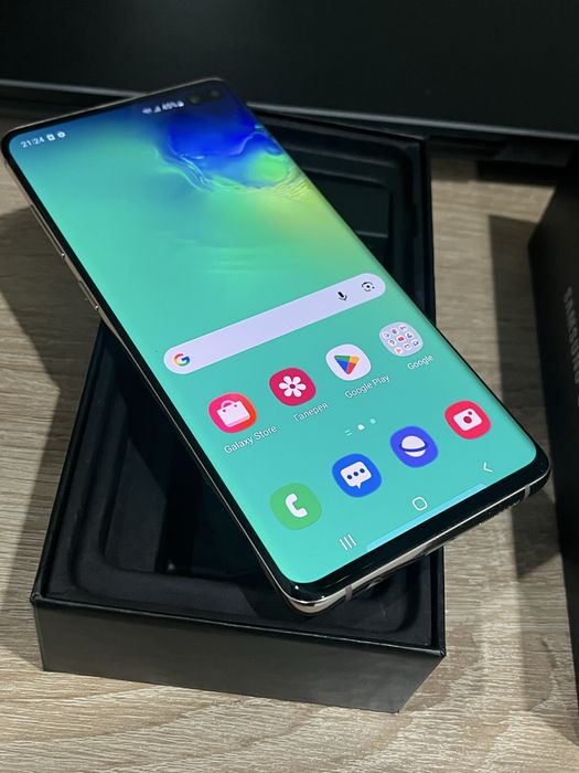 Самсунг с10 + плюс