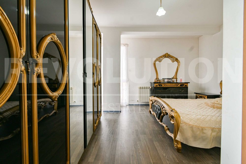 Продава се Тристаен апартамент в София, Надежда 2 - 130 кв.м за 2405 €/кв.м - Снимка #7