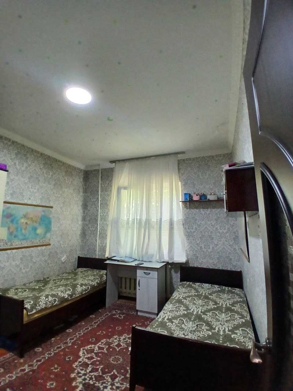 Продается 3-x ком квартира 
На 3-й этаже 5 этажного дома на Карасу 1